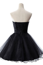 A-Linien-Ballkleid aus Tüll mit Stickereien und Trägern