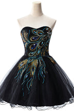 A-Linien-Ballkleid aus Tüll mit Stickereien und Trägern