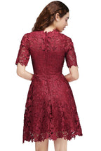 Vestidos de fiesta de bienvenida burdeos con encaje, corte A y cuello halter