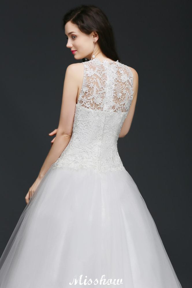 Vestido de novia delicado de cuello alto y corte A