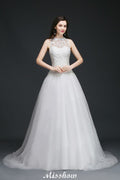 Vestido de novia delicado de cuello alto y corte A