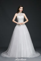 Vestido de novia delicado de cuello alto y corte A