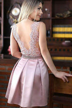 A-Linie, Juwelenrosa, kurzes Satin-Heimkehrkleid mit Perlenapplikationen, PG155