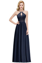 Vestido de dama de honor largo con escote tipo A, escote tipo cerradura y parte superior de encaje con tirantes finos