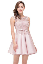 Knielanges A-Linien-Heimkehrkleid aus Satin mit Spitze