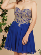 Vestidos de fiesta cortos con escote en forma de corazón y apliques de encaje en línea A
