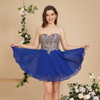 Vestidos de fiesta cortos con escote en forma de corazón y apliques de encaje en línea A