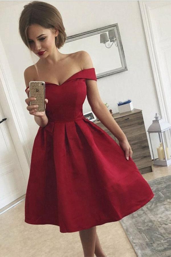 Vestido de fiesta de satén rojo plisado con hombros descubiertos y corte en A PD313