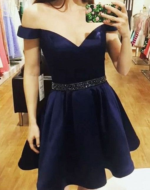 A-Linie, schulterfrei, kurzes Satin-Ballkleid mit Taschen