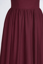 Vestido de dama de honor de corte A, un hombro, sin mangas, con volantes y cuentas, largo hasta el suelo.
