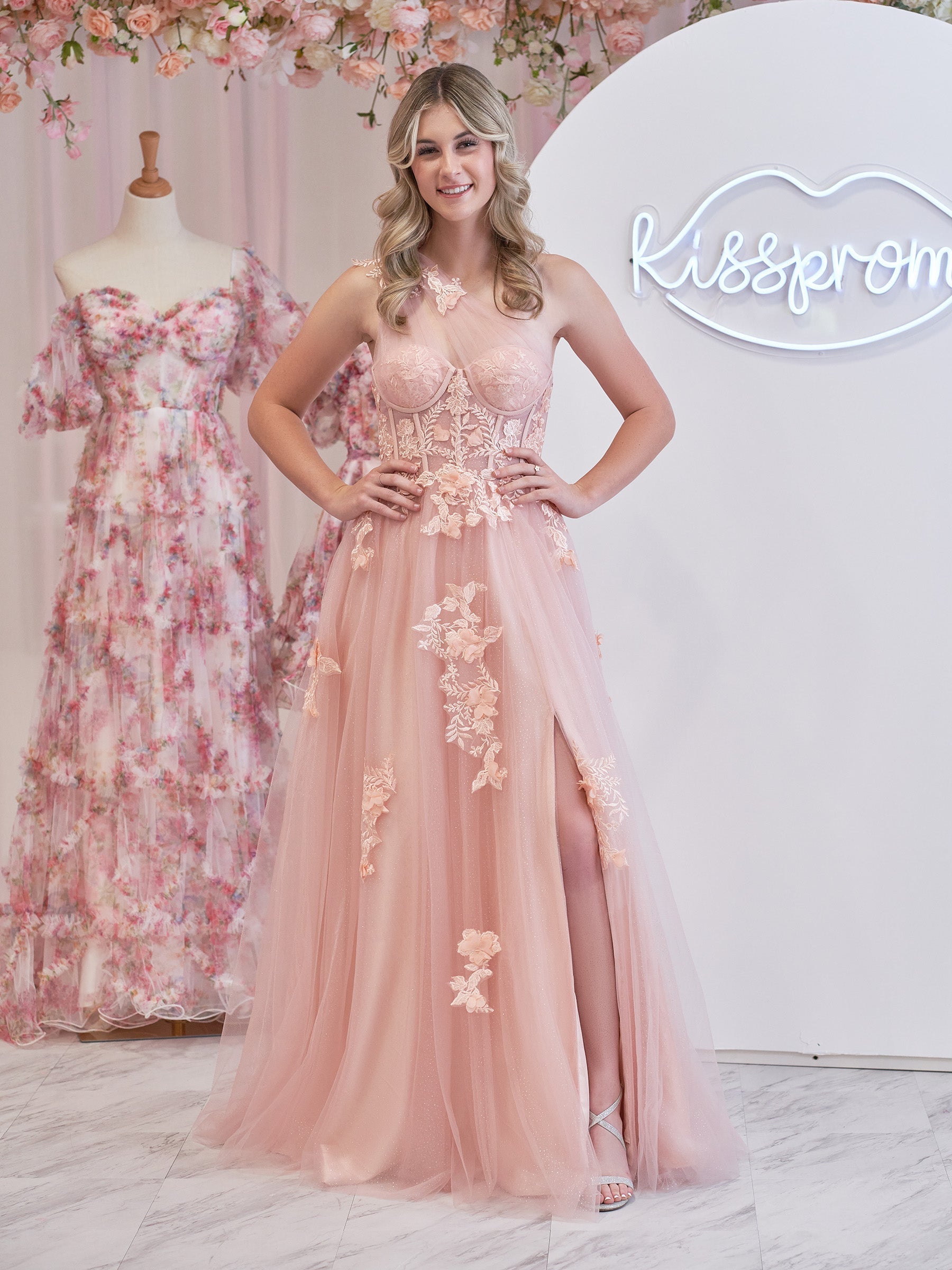 A-Linie One-Shoulder-Ballkleid in Schwarz mit Applikationen