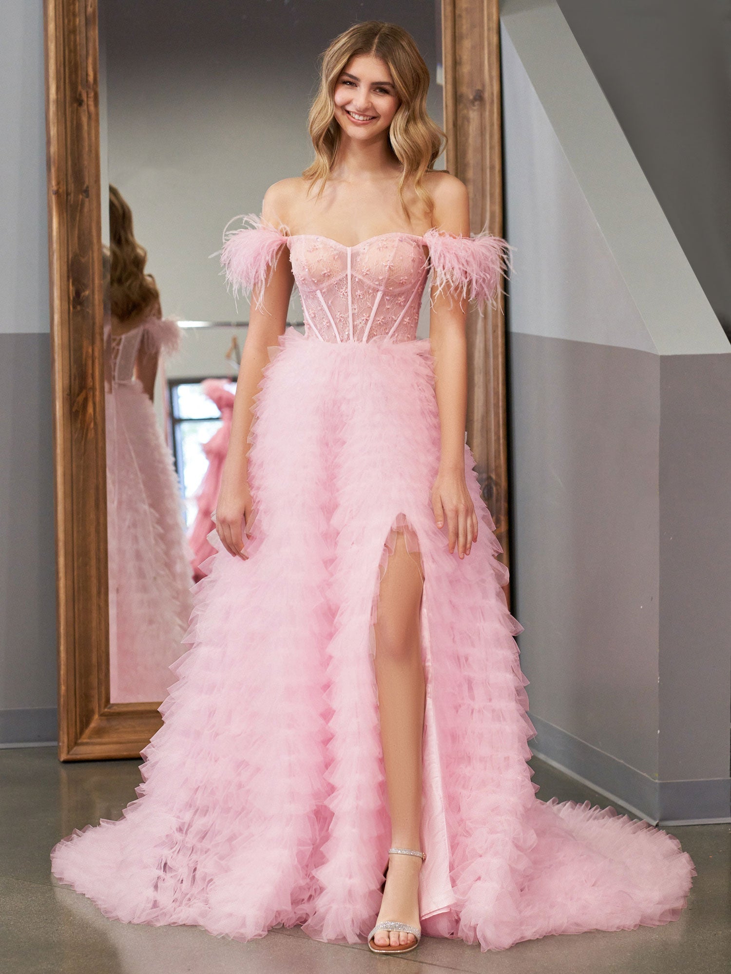 Ingrid | Vestido de fiesta largo de tul con escote en forma de corazón y abertura en la espalda