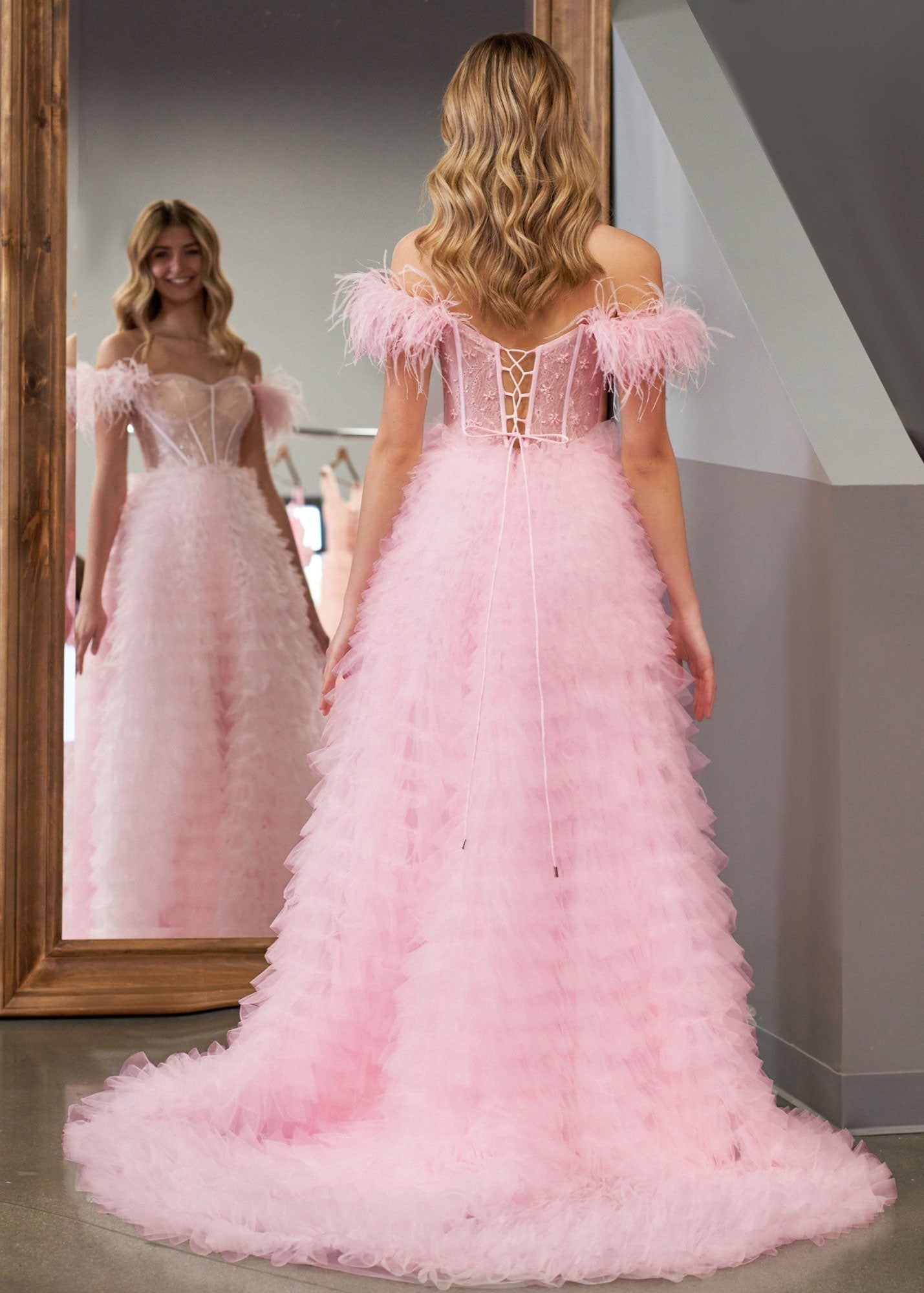 Ingrid | Vestido de fiesta largo de tul con escote en forma de corazón y abertura en la espalda