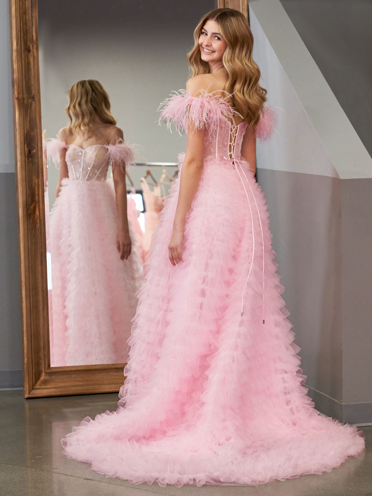 Ingrid | Vestido de fiesta largo de tul con escote en forma de corazón y abertura en la espalda