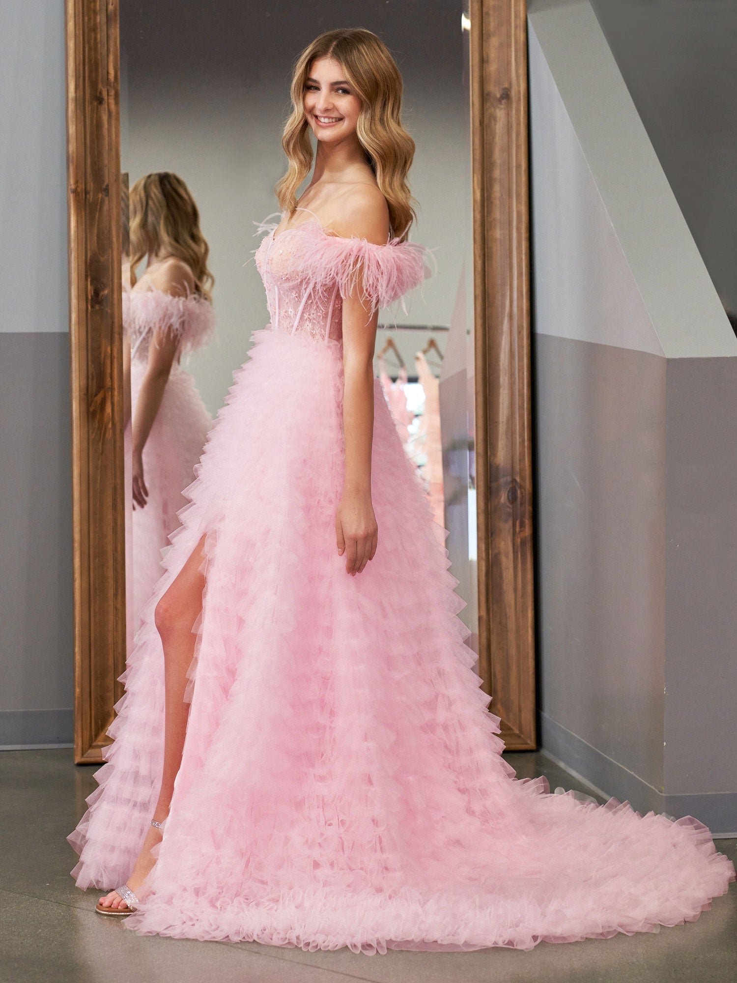 Ingrid | Vestido de fiesta largo de tul con escote en forma de corazón y abertura en la espalda