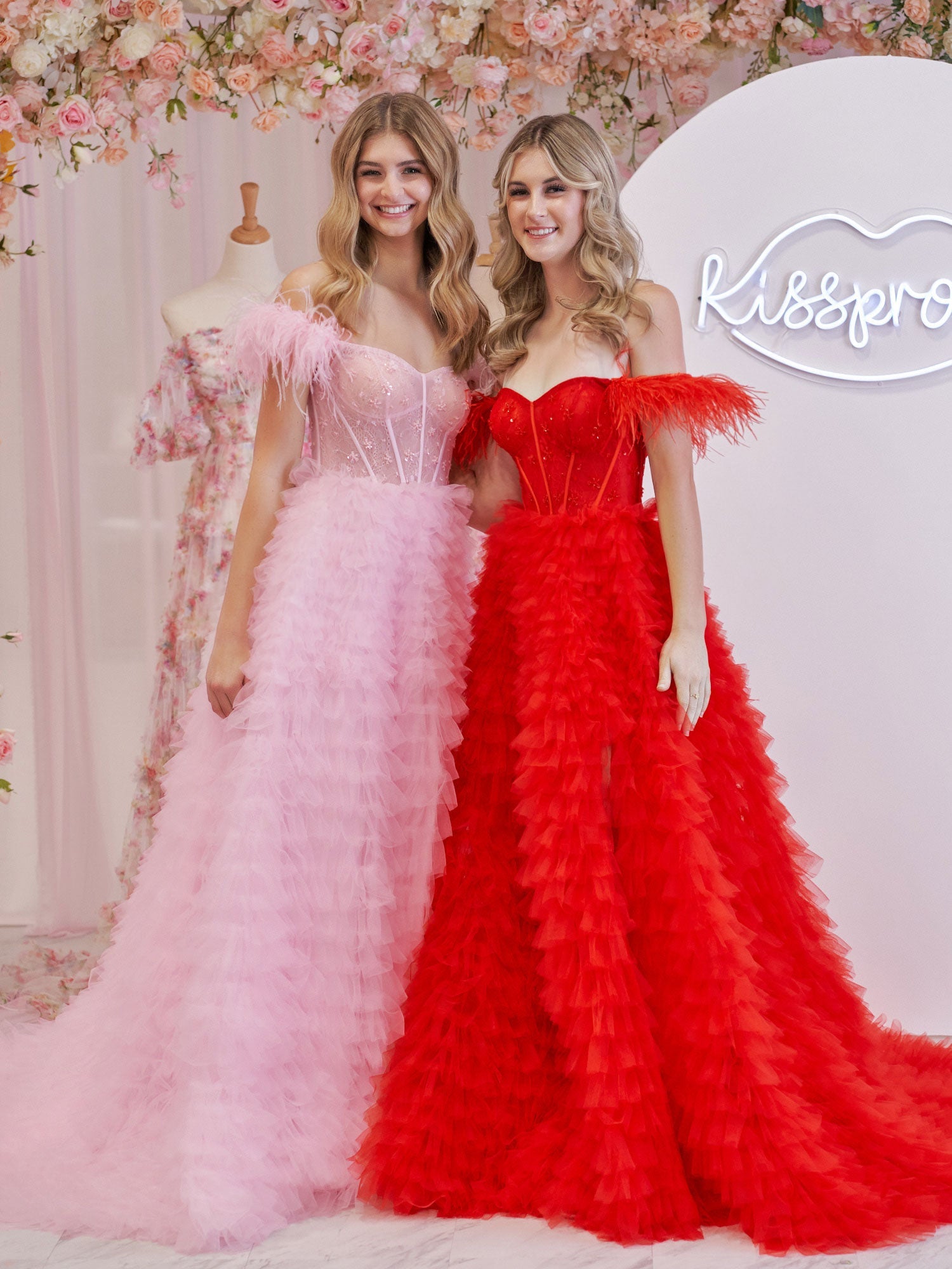 Ingrid | Vestido de fiesta largo de tul con escote en forma de corazón y abertura en la espalda
