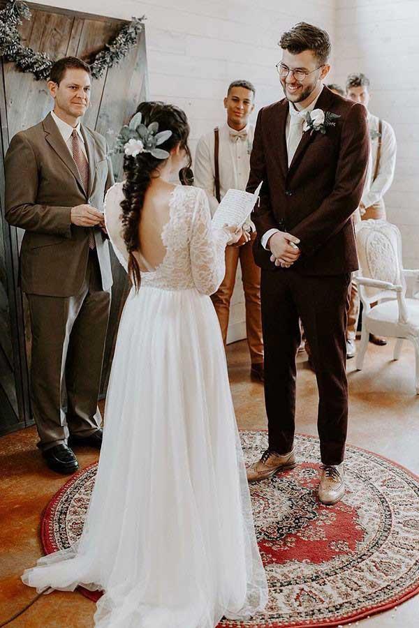 Vestido de novia de corte A, escote redondo, espalda descubierta y parte superior de encaje con mangas largas WD371