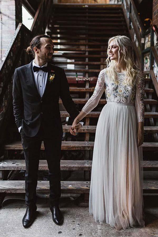 Vestido de novia largo de corte A con escote redondo y mangas largas de encaje WD341