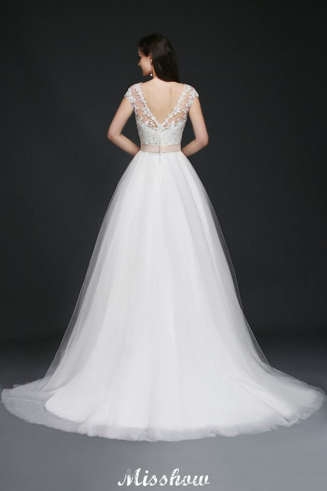 Vestidos de novia glamurosos de tul con cola de corte A y fajín