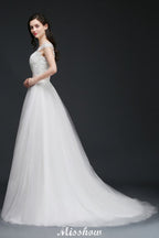 Vestidos de novia glamurosos de tul con cola de corte A y fajín