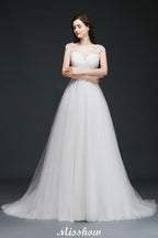 Vestidos de novia glamurosos de tul con cola de corte A y fajín