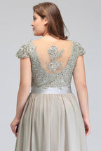 Vestidos de noche plateados con corte A, escote redondo, largo hasta el suelo, mangas casquillo, apliques y faja