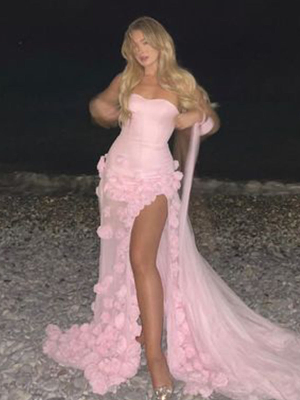 Vestido de fiesta sexy de corte A con escote en forma de corazón, sin mangas, con abertura en el pecho y flores rosas