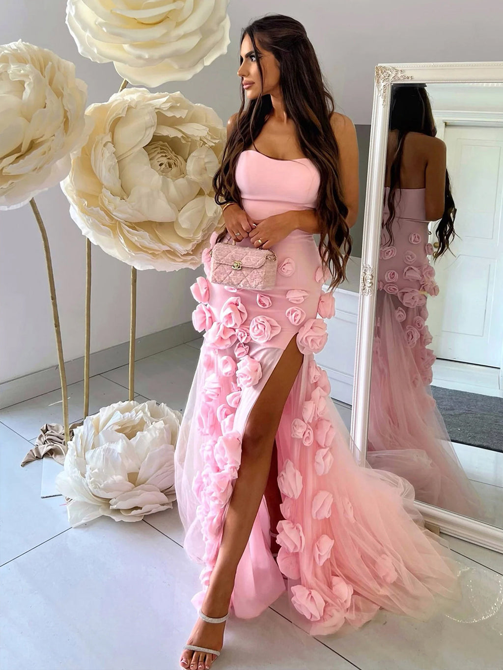 Vestido de fiesta sexy de corte A con escote en forma de corazón, sin mangas, con abertura en el pecho y flores rosas