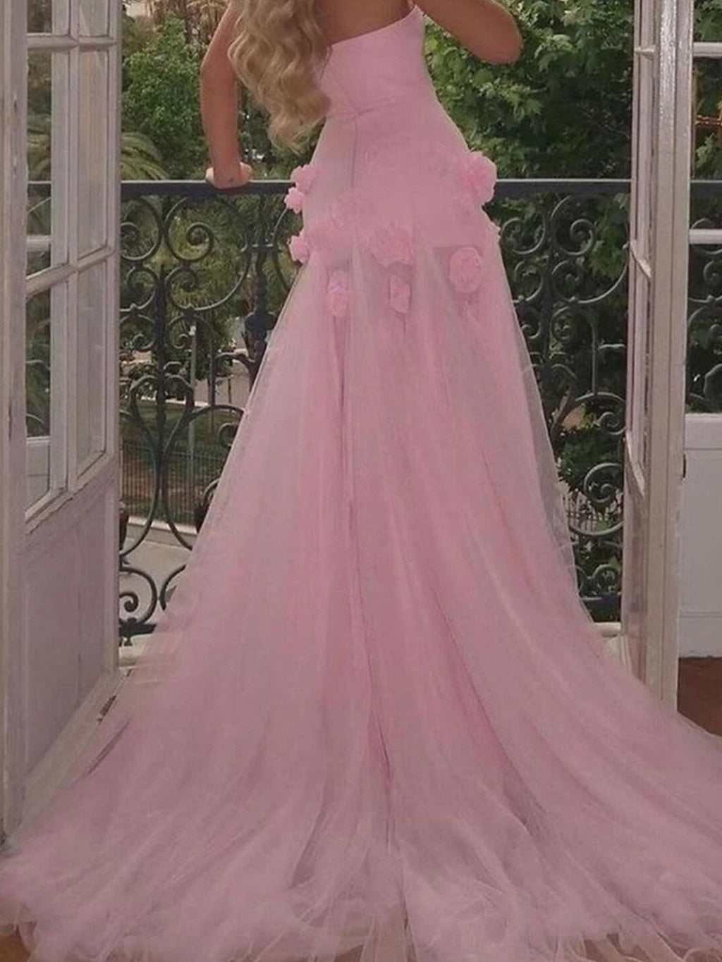 Vestido de fiesta sexy de corte A con escote en forma de corazón, sin mangas, con abertura en el pecho y flores rosas