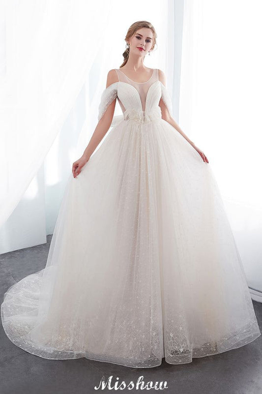 Vestido de novia color marfil con encaje, sin mangas y largo hasta el suelo