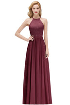 Vestido de dama de honor largo de gasa con encaje y cuello halter sin mangas y corte A