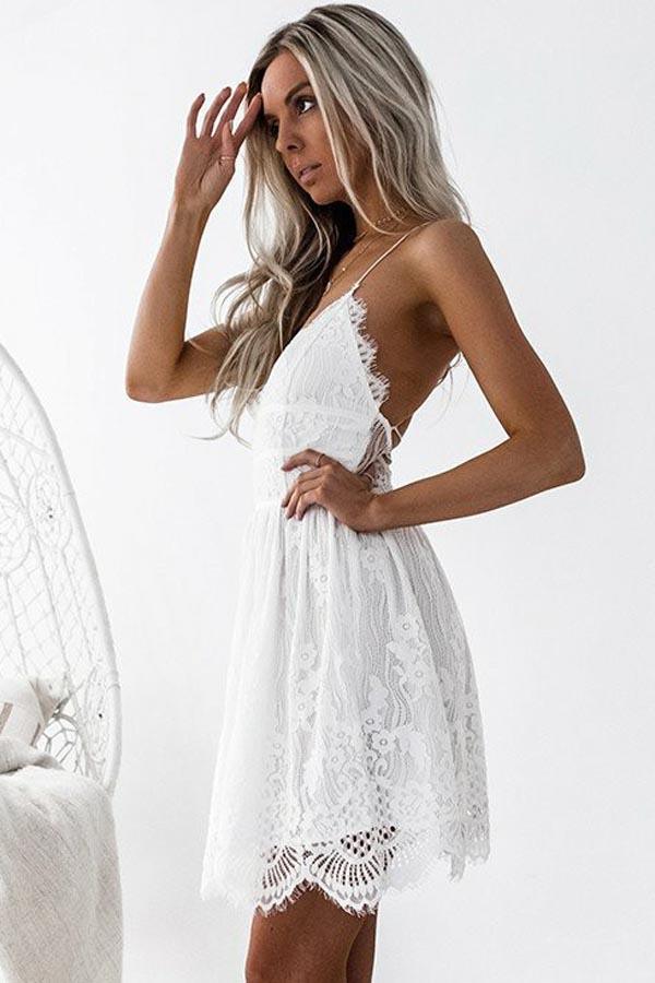 Vestido de fiesta de encaje blanco con tirantes finos, corte A y tirantes cruzados PG191