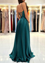 Vestido de fiesta largo con escote cuadrado, tirantes finos, espalda descubierta y abertura en la parte delantera
