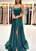 Vestido de fiesta largo con escote cuadrado, tirantes finos, espalda descubierta y abertura en la parte delantera