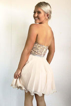 A-Linie Herzausschnitt Perlenrosa Chiffon Homecoming Kleid mit Perlenbesatz PD029