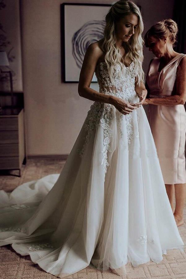 Vestido de novia de corte A con escote en forma de corazón y cola larga con apliques de cuentas WD393
