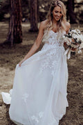 Vestido de novia de corte A con escote en forma de corazón y cola larga con apliques de cuentas WD393