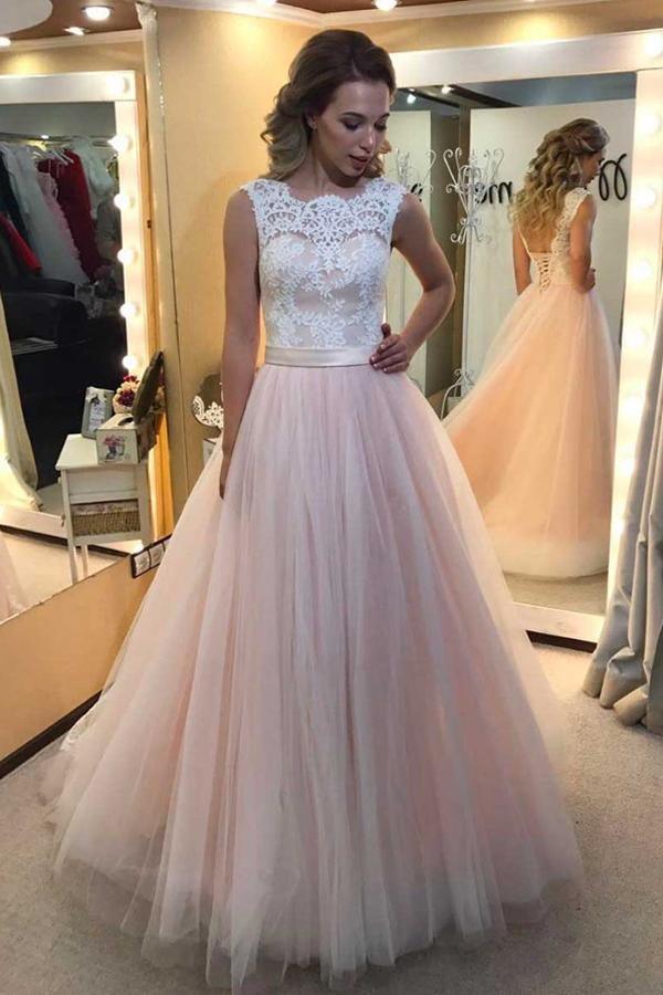 Vestido de novia de tul con cola larga y apliques de encaje WD180