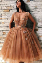 Vestido de fiesta de tul dorado con escote en V, espalda descubierta y apliques, PD227