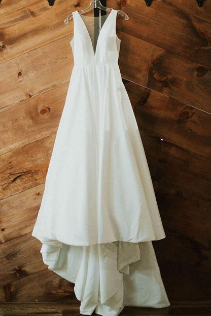 A-Linie V-Ausschnitt Elfenbein Satin Schlichte Elegante Brautkleider WD488