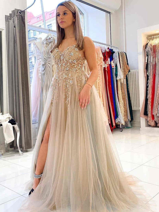 A-Linie, V-Ausschnitt, offener Rücken, Tüll, Perlen, langes Ballkleid mit hohem Schlitz, graues Abendkleid