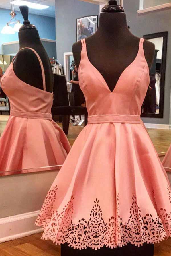 A-Linie V-Ausschnitt Plissee Kurzes Rotes Satin Homecoming Kleid PD026