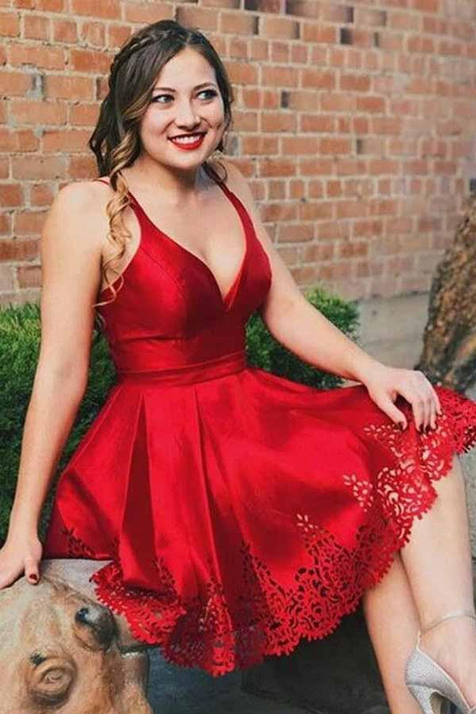 A-Linie V-Ausschnitt Plissee Kurzes Rotes Satin Homecoming Kleid PD026