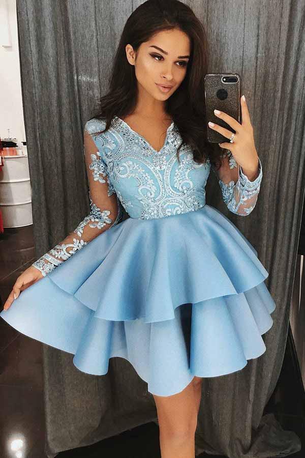 Vestido de fiesta de satén azul con escote en V, corte A y capas, con apliques PD023