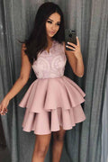 A-Linie V-Ausschnitt Stufen Satin Homecoming Ballkleid mit Applikationen PD077