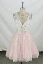 Vestido corto de fiesta de tul rosa y blanco con escote en V y corte A PD350
