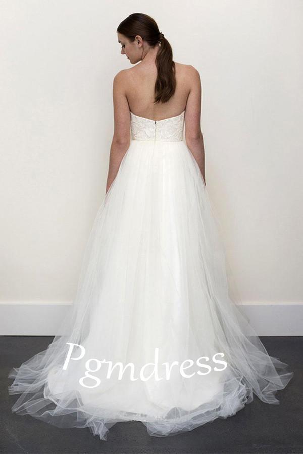 Vestido de novia de corte A con escote corazón, sin tirantes, de tul gris y encaje blanco WD071