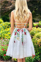 A-Linie Weißes kurzes Ballkleid Homecoming-Kleid mit Blumenmuster PD248