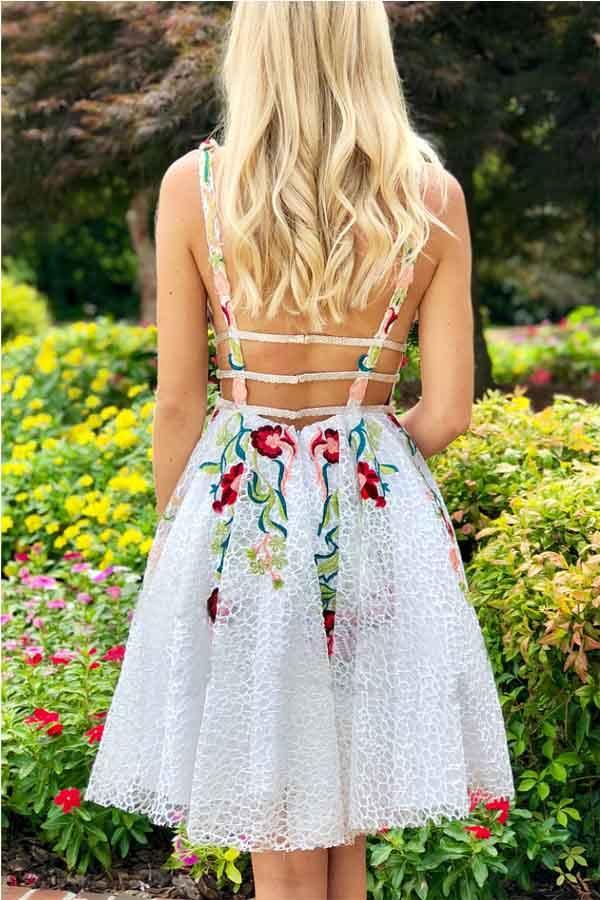 Vestido de fiesta corto blanco de corte A con estampado floral PD248