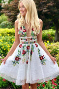 A-Linie Weißes kurzes Ballkleid Homecoming-Kleid mit Blumenmuster PD248